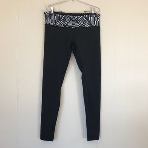 ✨ Lululemon 12 black wunder under legging 28 in ✨